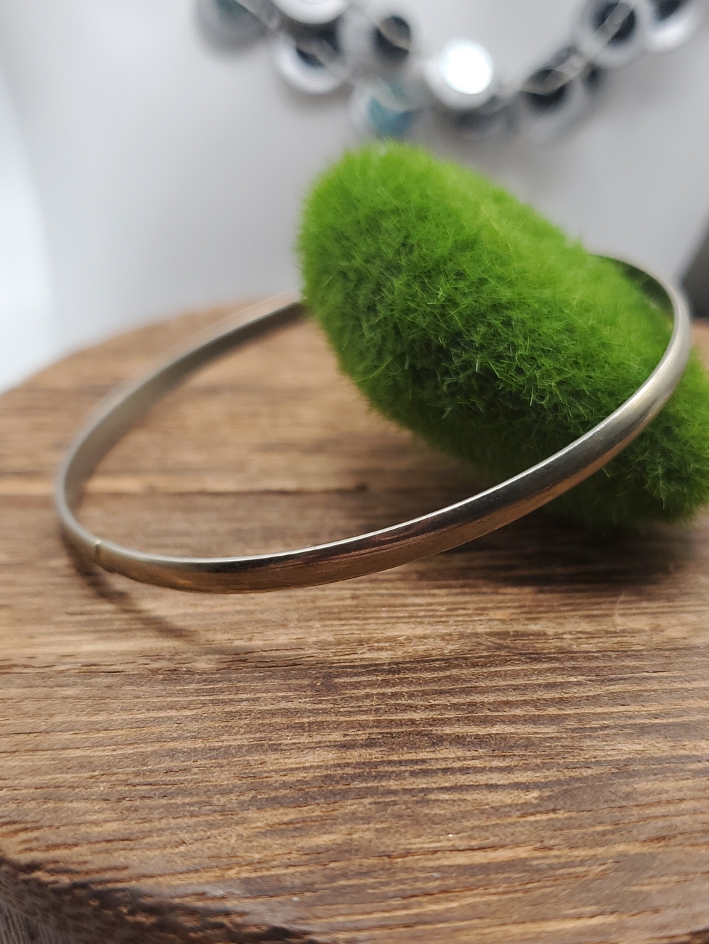 Simple Thin Metal Bangle - Silver Tone B3503